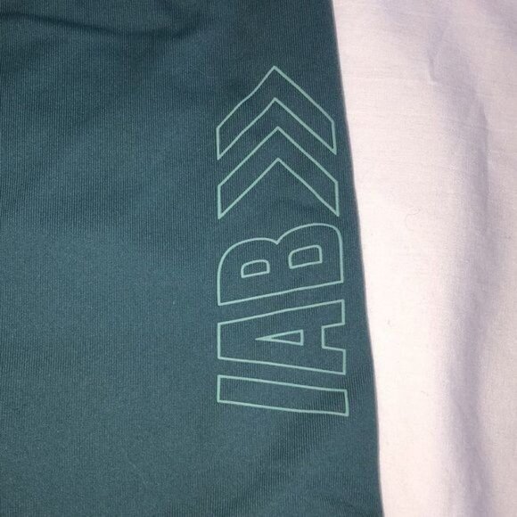 IAB 3"  No Ride Shorts Mallard Green Arrows Size Large 10 Yoga Athletic Workout - Picture 3 of 8